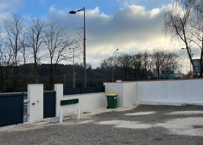 Appartement Moderne Et Spacieux Avec Terrasse Privee 1