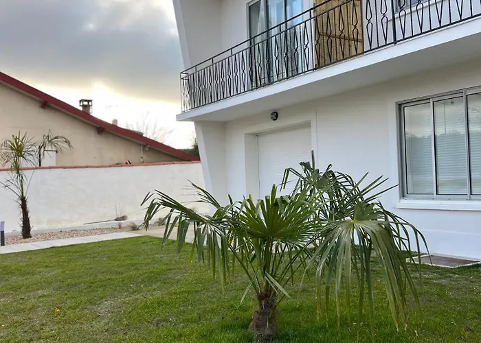 Appartement Moderne Et Spacieux Avec Terrasse Privee 1 Carbon-Blanc